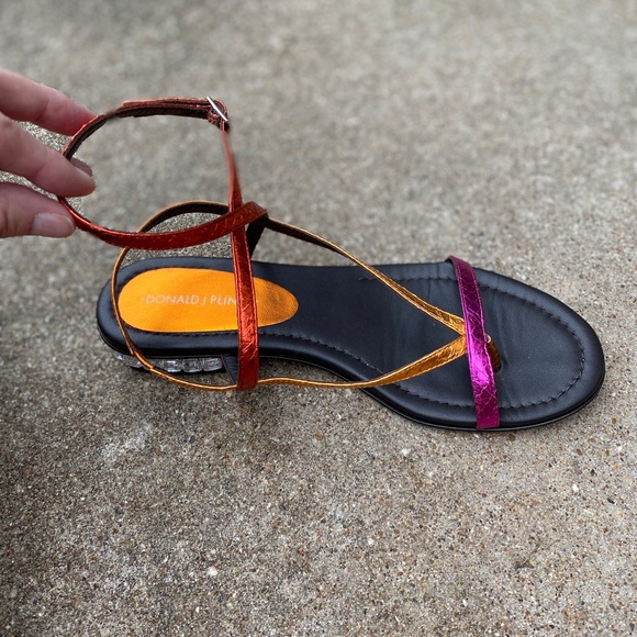Donald J. Pliner Shoes - Donald J Pliner signed sandals